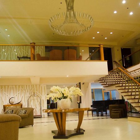โรงแรมทราเวิร์น ซูริเกา ภายนอก รูปภาพ